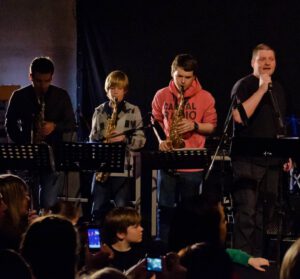 Blasinstrumente und Gesang schließen sich nicht aus