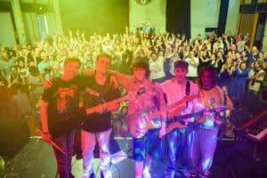 Musikband mit Publikum